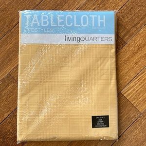 NWT Oblong Tablecloth- 60x84